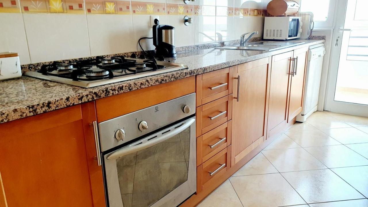 Quarteira Beach Vacation: 2Br Steps To The Sand Exterior foto